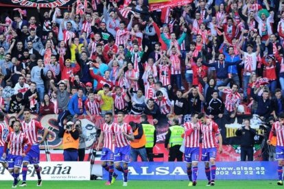 Imagen de la grada de El Molinón en un partido del Sporting-ANDER GILLENEA