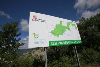 Cartel de la Reserva de Caza de Urbión. HDS