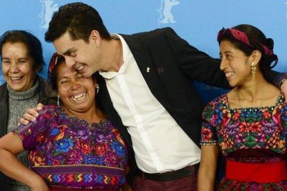 Jayro Bustamante, en la Berlinale del 2015, presentando ’Ixcanul’.-AFP / JOHN MACDOUGALL