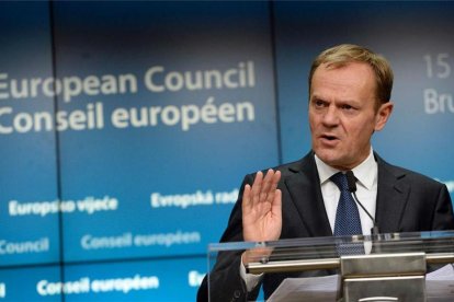 Tusk, en la rueda de prensa posterior a una reunión de los Veintiocho, en Bruselas.-/ PERIODICO (AFP / THIERRY CHARLIER)