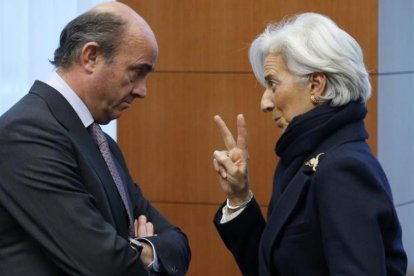 El ministro de Economía, Luis de Guindos, y la directora del FMI, Christine Lagarde, en febrero del 2013.-FRANCOIS LENOIR