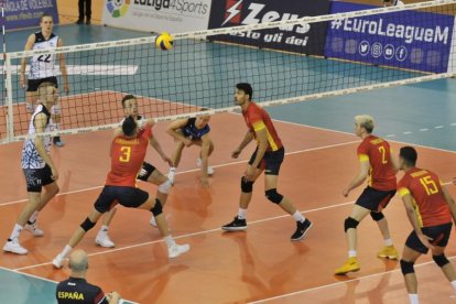 El pabellón de Los Pajaritos acogió de nuevo a la selección española, también contra Finlandia, 19 años después.-VALENTÍN GUISANDE