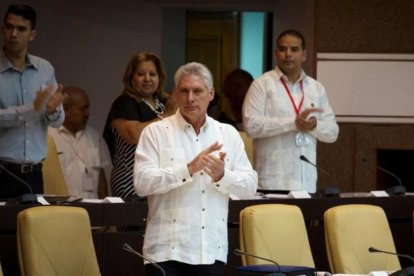 El presidente cubano, Miguel Díaz-Canel, durante una sesión extraordinaria de la Asamblea Nacional Cubana, en La Habana, este sábado.  /-REUTERS