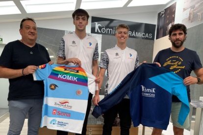 Domenech y Belda en la presentación de los dos jugadores del Río Duero Soria que tuvo lugar en Komik Cerámicas. HDS