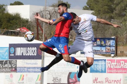 El delantero rumano Lupu hizo el tanto del empate ante Peña Deportiva. ÁREA 11