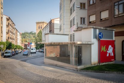 Tramo inferior de la calle Doctrina, donde se ampliará el aparcamiento. GONZALO MONTESEGURO