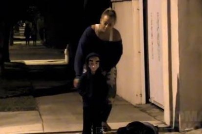 Con tan solo dos años, este niño consigue que la gente salga espantada.-