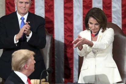 Pelosi y Trump en el Congreso en febrero de este año.-AP / ANDREW HARNIK