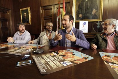 Fernando García, Alfredo Cabrerizo, Ángel Hernández y Fernando Ligero, ayer en la presentación del partido entre España y Finlandia.-LUIS ÁNGEL TEJEDOR