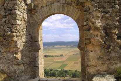 El arco califal de la fortaleza de Gormaz, quizás la imagen más icónica del castillo. HDS