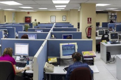 Servicio de teleoperadores de una empresa.-