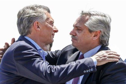 Alberto Fernádez, presidente electo de Argentina, y Mauricio Macri, presidente saliente.-AFP