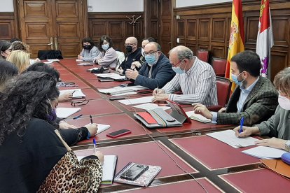 Reunión de coordinación para la atención de personas refugiadas ucranianas