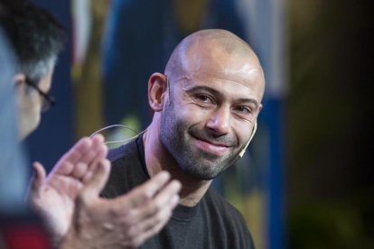 Mascherano, en un momento de la rueda de prensa de despedida en el Auditori 1899 del Camp Nou.-JORDI COTRINA