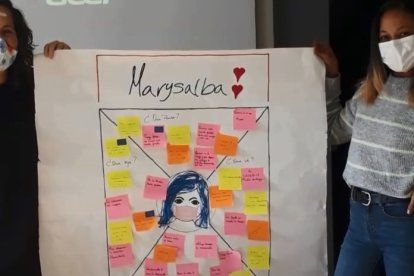 Dos participantes en el aula.-A.H.