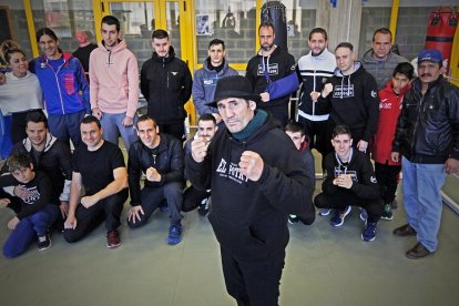 Poli Díaz fue ayer el centro de todas las miradas en la actividad organizada por el Club Boxeo Numancia.-Mario Tejedor