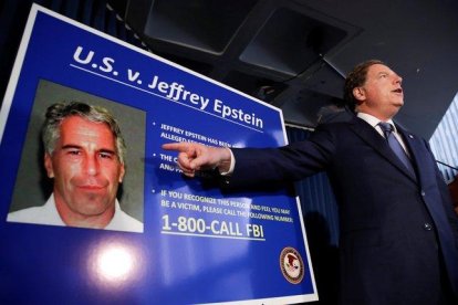 Epstein estaba acusado de crear una red de tráfico sexual de menores hace una década en sus mansiones de Nueva York y Florida.-EFE