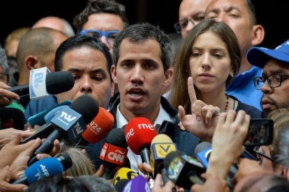 Juan Guaidó el autoproclamado presidente de Venezuela en rueda de prensa.-AFP