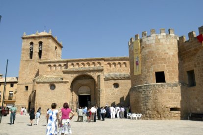 Plaza de Monteagudo de las Vicarías y entrada al Castillo Museo.- HDS