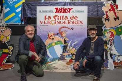 Jean-Yves Ferri y Didier Conrad (derecha), este martes en el Institu Français de Barcelona.-MANU MITRU