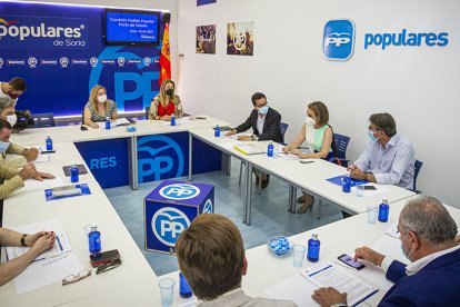 La portavoz del PP en el Congreso, Cuca Gamarra, se reúne con miembros del Pacto de Toledo en Soria - MARIO TEJEDOR