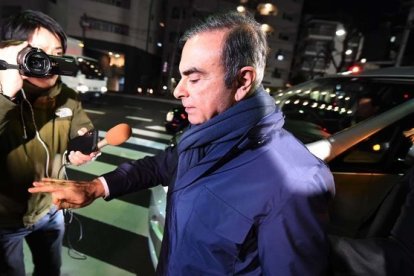 Carlos Ghosn en el momento de su detención.-AFP