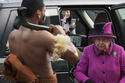 La reina Isabel II, este viernes.-REUTERS / TOBY MELVILLE