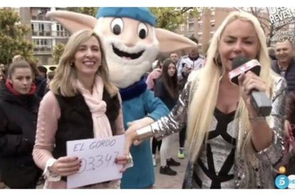 Leticia Sabater, en plena retransmisión desde Torrejón de Ardoz.-VIDEOTAPE/ TELECINCO