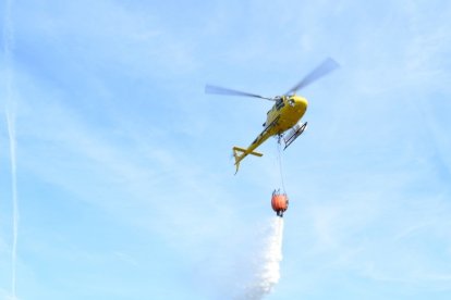 El helicóptero de la ELIF de Garray contra incendios forestales en una imagen de archivos. RAQUEL FERNÁNDEZ