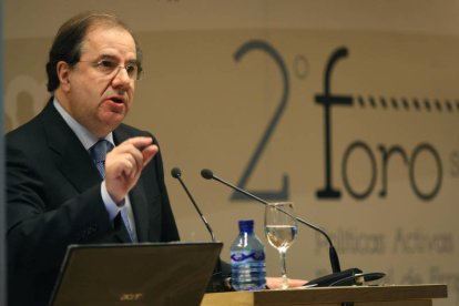 El presidente de la Junta de Castilla y León, Juan Vicente Herrera, clausura el II Foro sobre empleo 'Políticas Activas y Plan Regional de Empleo' . / ICAL-