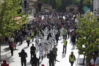 Desfile solidario de la Legión 501 por Soria desde La Dehesa por Mariano Granados y Marqués de Vadillo en 2018. MARIO TEJEDOR