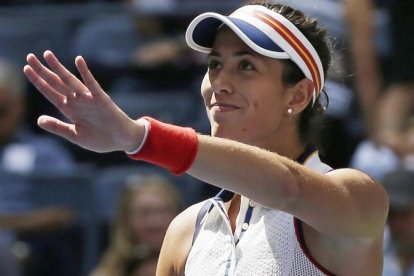 Muguruza saluda tras una victoria en el Abierto de EEUU, este año-AP / SETH WENIG