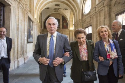 La Infanta Doña Margarita y Carlos Zurita, Duques de Soria, presiden la XVII Jornada de Literatura y Periodismo de la Fundación Duques de Soria, con la sesión académica impartida por el poeta Fermín Guerrero (I). En la imagen junto a la rectora de la UPSA-ICAL