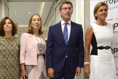 De izquierda a derecha, Soraya Sáenz de Santamaría, Ana Pastor, Alberto Núñez Feijóo y María Dolores de Cospedal, en septiembre de 2016 en Madrid.  /-EFE/ EMILIO NARANJO