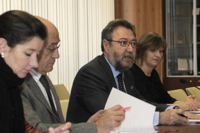 Lola Boren, Gabriel Jiménez, Carlos de la Casa y Pilar Ruiz, durante la rueda de prensa de ayer. / ÁLVARO MARTÍNEZ-