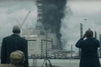 Stellan Skarsgärd y Jared Harris, en una imagen de Chernobyl.-EL PERIÓDICO