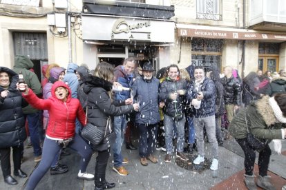 Celebración del quinto premio de la Lotería de Navidad caído en Soria en 2019. HDS