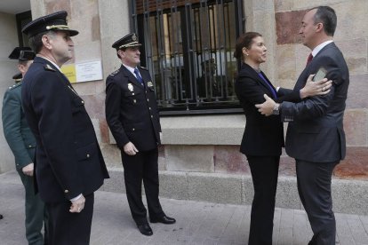 El secretario de Estado de Seguridad, Francisco Martínez, se reúne con la subdelegada del Gobierno en Zamora, Clara San Damián-Ical