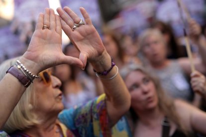 Concentración en el Ministerio de Justicia en contra de salida en libertad de los miembros de La Manada, el pasado 22 de junio. /-JOSE LUIS ROCA