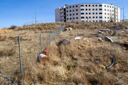 Terrenos de Los Royales para el Centro de Refugiados - MARIO TEJEDOR