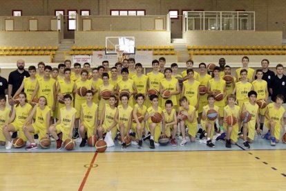 El campus Cimbi de baloncesto se clausuraba el pasado sábado con más de medio centenar de chavales.-Luis Ángel Tejedor