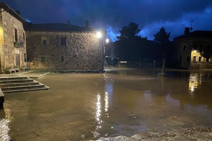 Plaza Mayor de Salduero a primera hora de la mañana. HDS