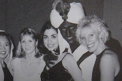 Trudeau reconoció que la imagen es racista aunque no lo consideró racista en su momento.-