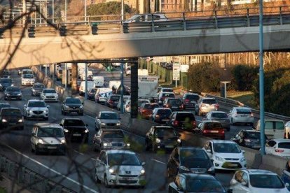 Tráfico en una carretera.-TWITTER