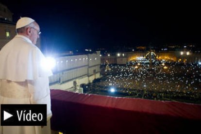 La Plaza de San Pedro, esta tarde, con miles de personas. VATICANO-