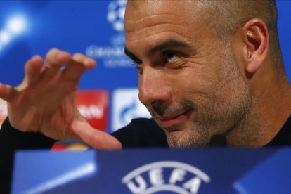 Pep Guardiola, en la rueda de prensa en el Allianz.-MATTHIAS SCHRADER