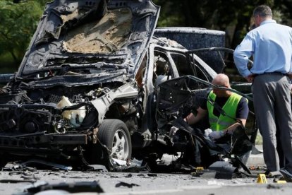 Restos del coche del coronel ucraniano asesinado.-VALENTYN OGIRENKO