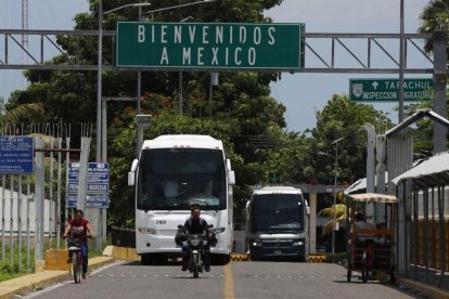 Una de los pasos hacia México en la frontera con Guatemala.-AP