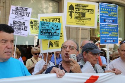 Manifestación en protesta por las cláusulas suelo.-