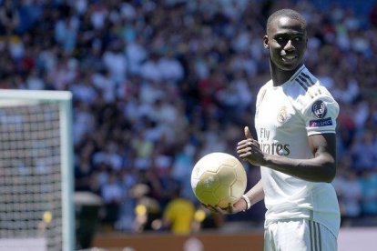 Mendy, en su presentación.-JOSÉ LUIS ROCA